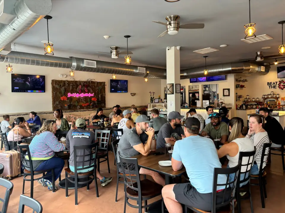 Full dining room at the Atlantic Avenue café