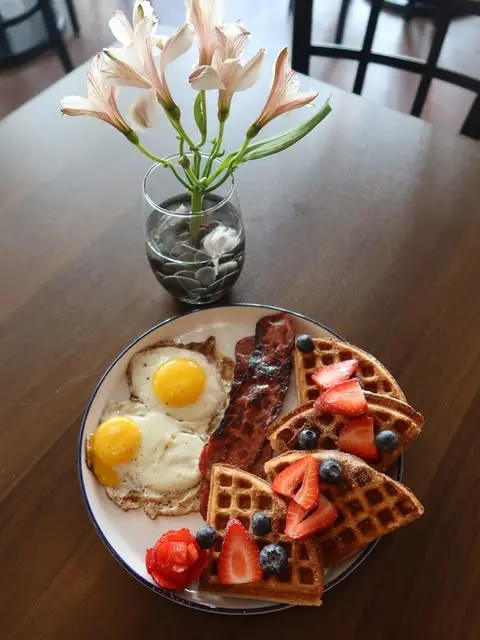 Waffle breakfast platter